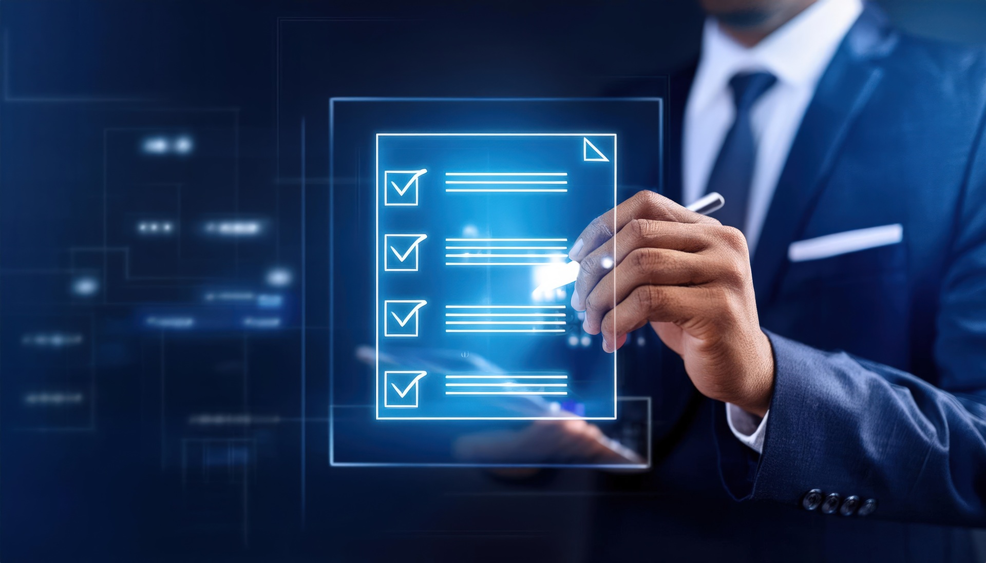 Geschaeftsmann nutzt digitale Checkliste zur Qualitätssicherung | klinische Bewertung